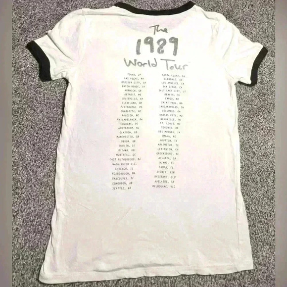 Taylor Swift World Tour Shirt size S - Picture 2 of 2